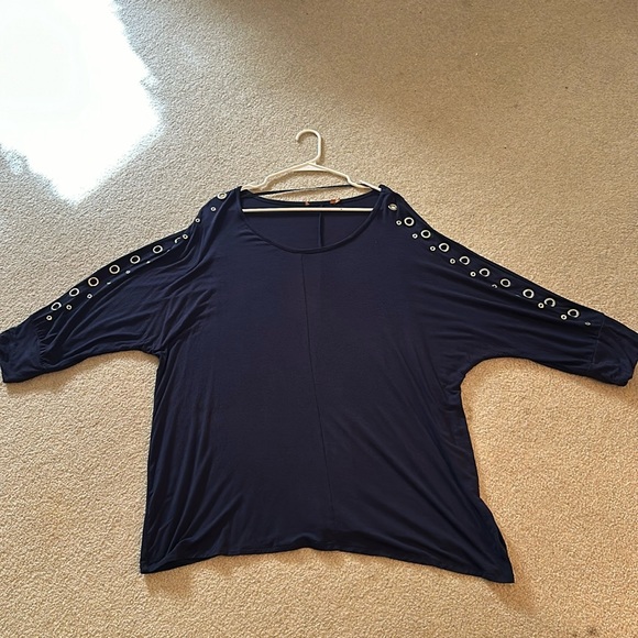 Super cute 2x navy blue knit top with adorable grommets on sleeves! - Picture 1 of 2